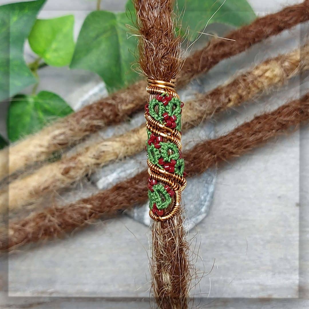 dreadschmuck dreadspirale dreadperle antikbronze grün bordeaux rot weinrot naturfarben spirale haarschmuck dreadlock schmuck