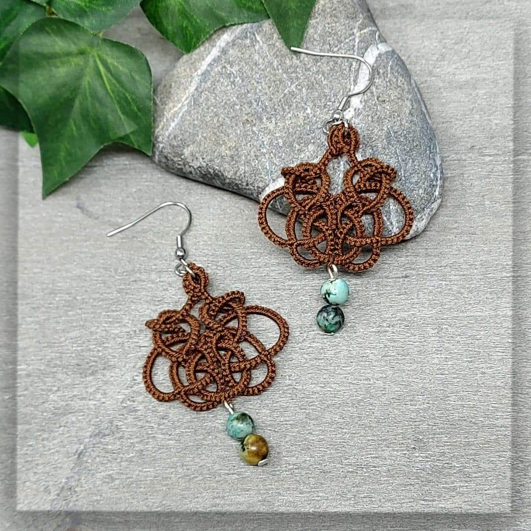 ohrringe ohrschmuck ohrhänger dunkelbraun edelstein afrikanischer türkis edelsteinschmuck indian root