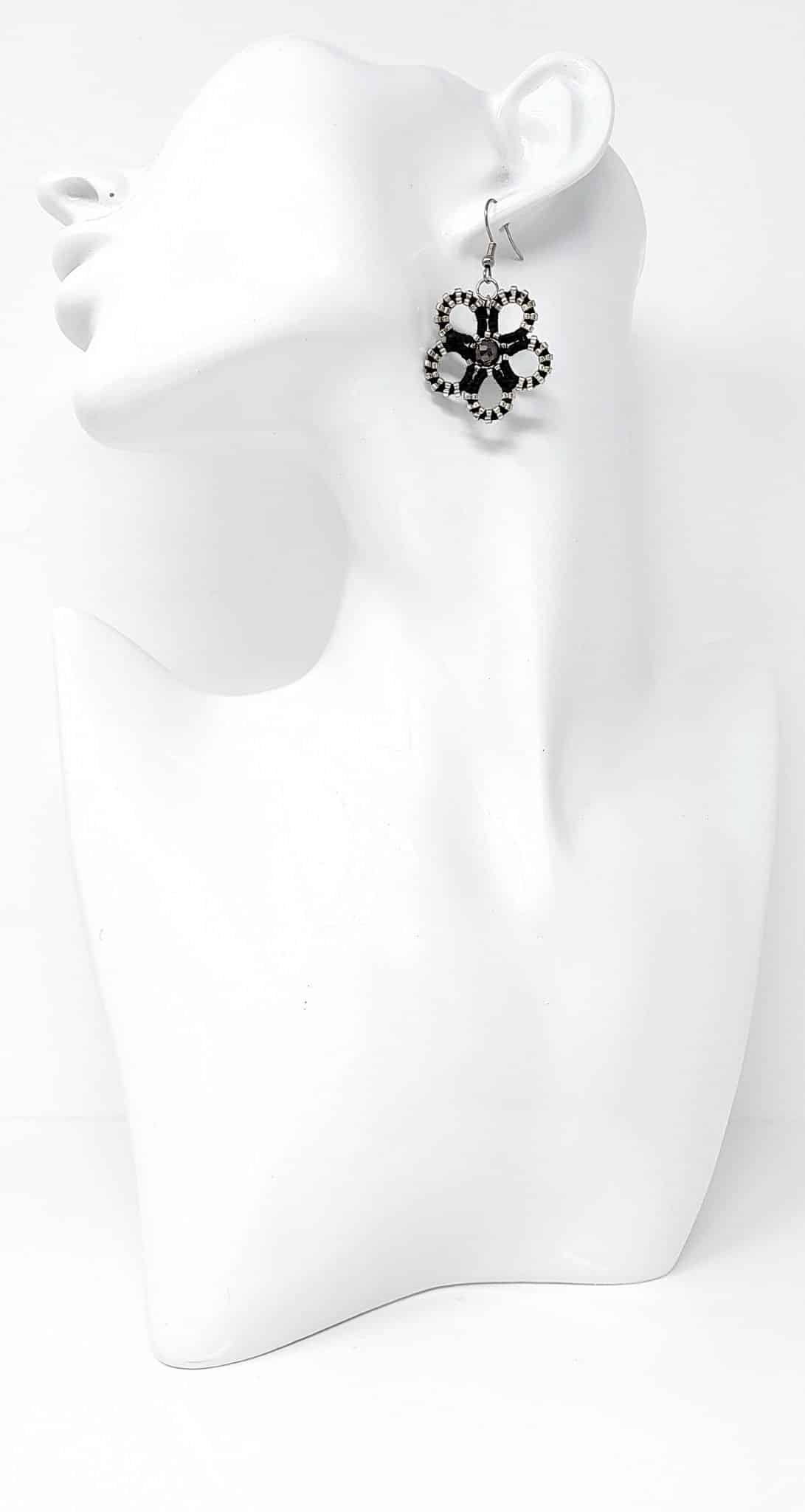 ohrringe ohrschmuck ohrhänger schwarz silber blume klein edelstahl