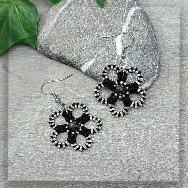 ohrringe ohrschmuck ohrhänger schwarz silber blume klein edelstahl