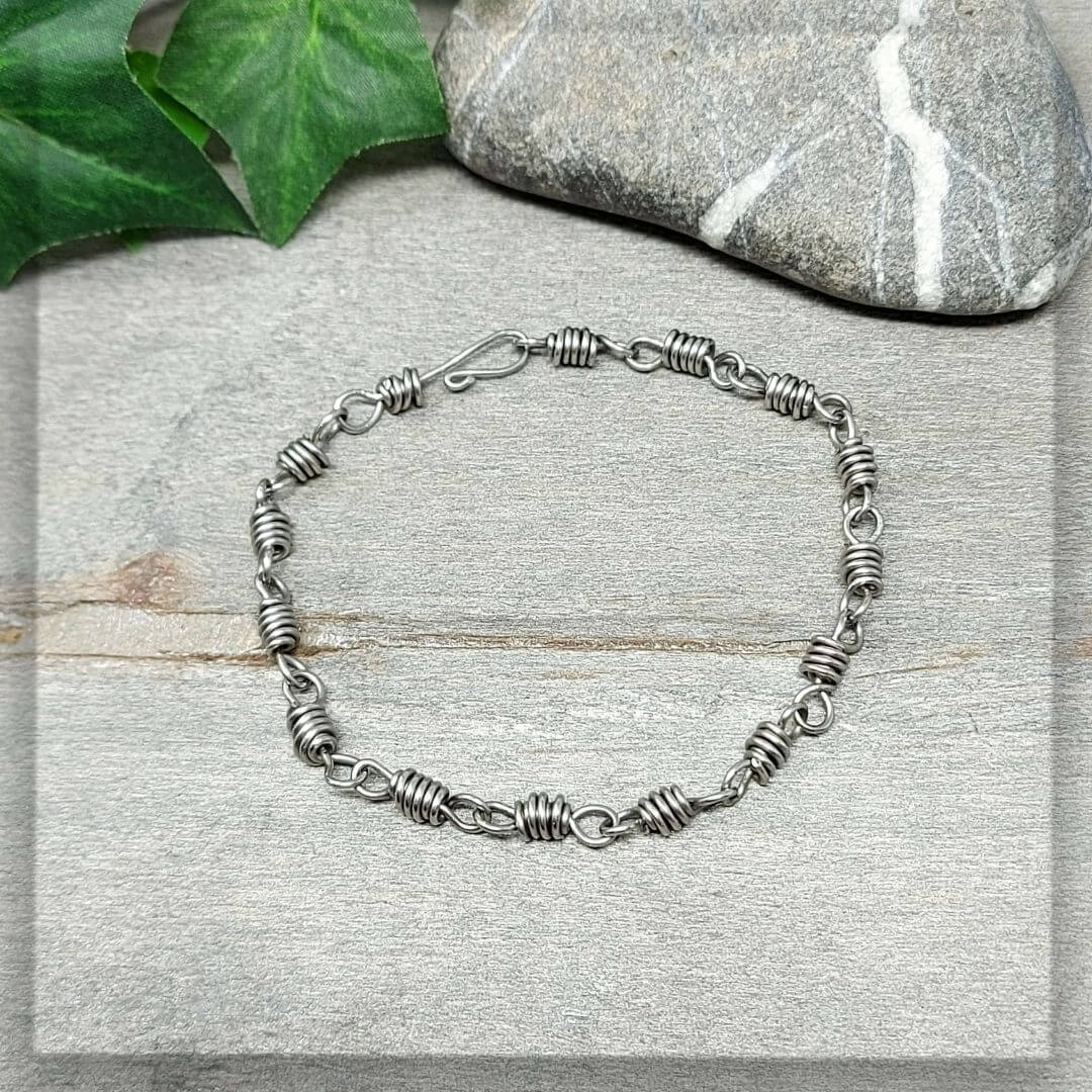 herrenarmband aus edelstahl spiralförmig