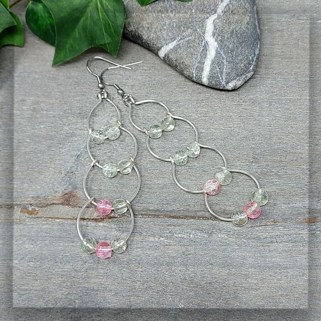 ohrringe ohrschmuck ohrhänger versilbert silber glasperlen transparent rosa lang edelstahl