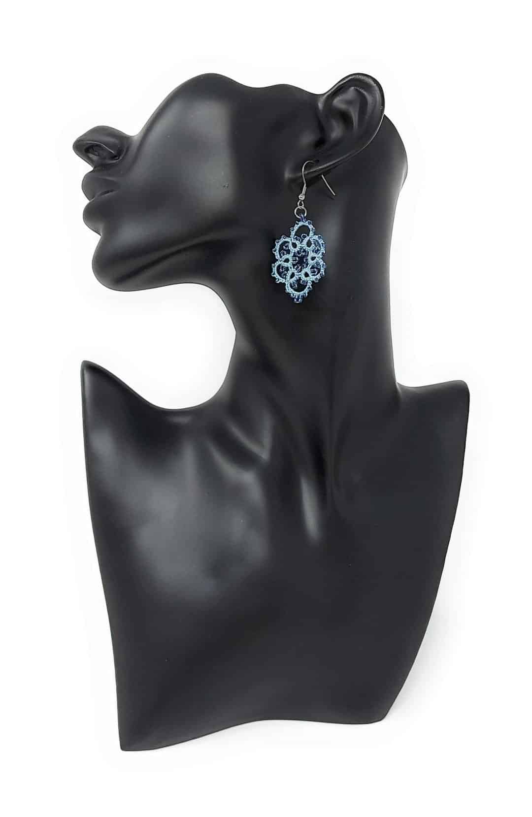 ohrringe ohrschmuck ohrhänger pusteblume hellgrau mit stahlblauen glasperlen