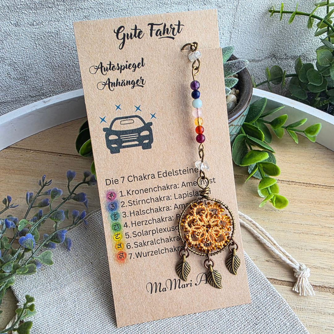 Autospiegelanhänger Chakra Traumfänger Autumn Orange von MaMari Art® mit Edelsteinen, Occhi-Motiv und drei antikbronzenen Blättern.